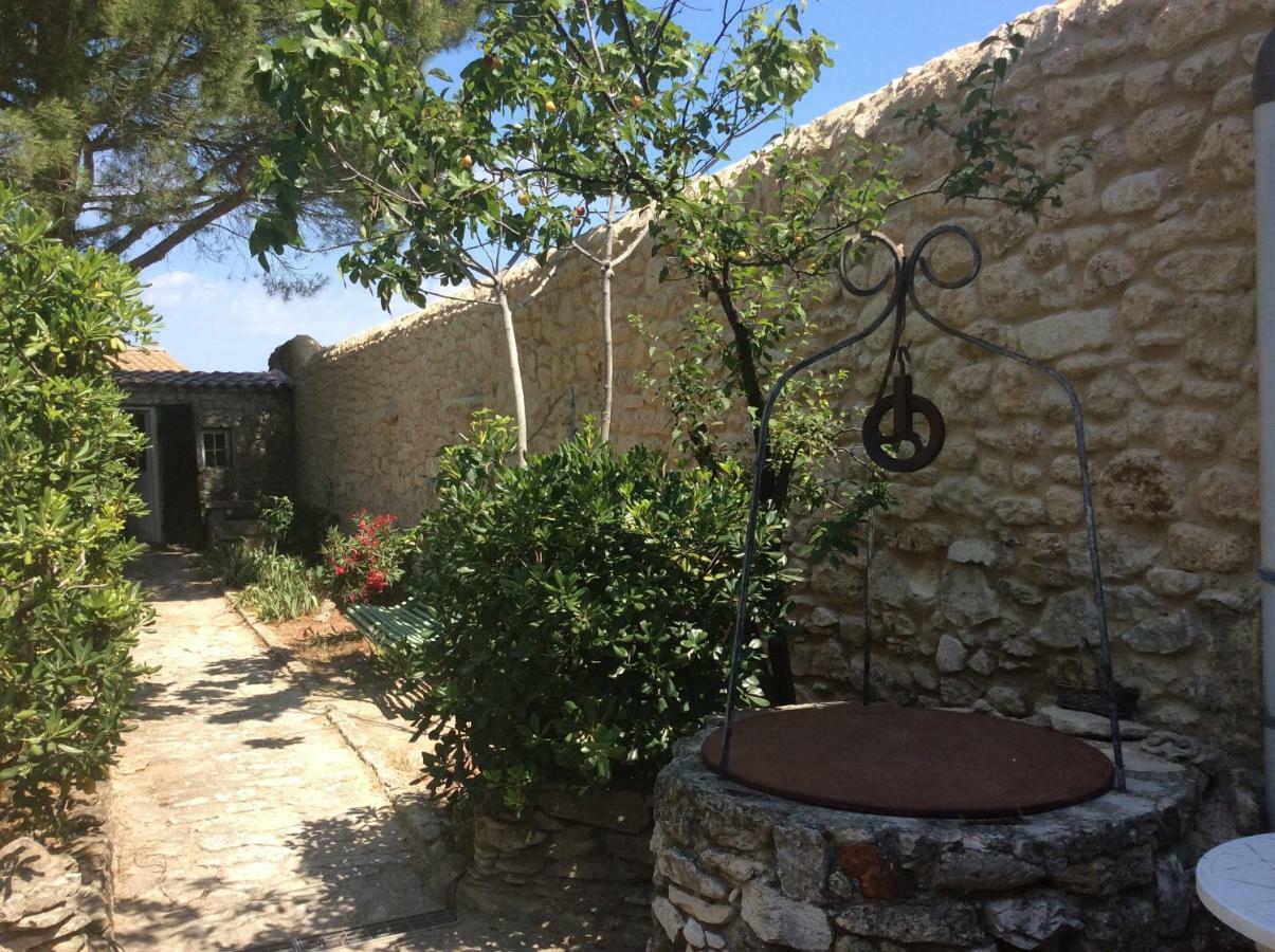 Maison Daumas Billard Francais Et Piscine Robion en Luberon Exterior photo