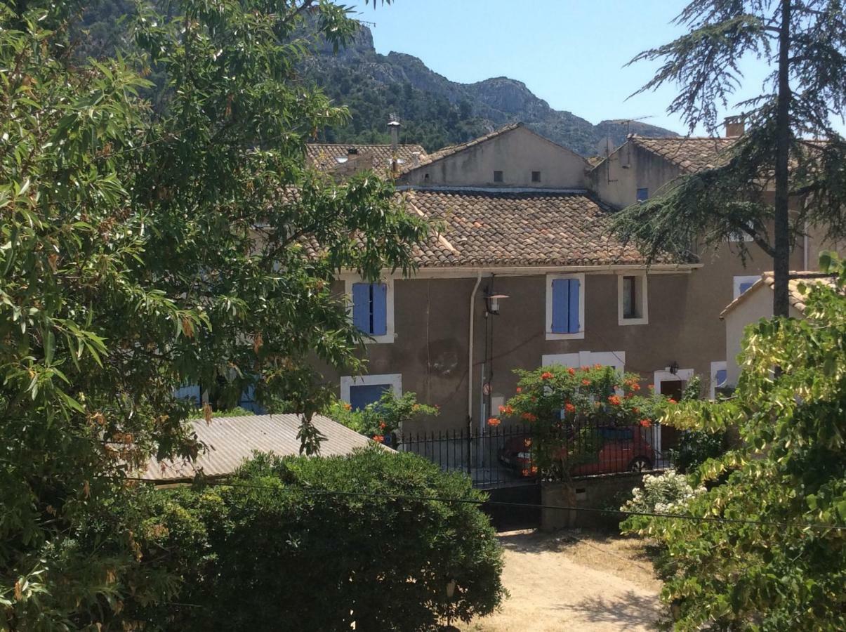 Maison Daumas Billard Francais Et Piscine Robion en Luberon Exterior photo